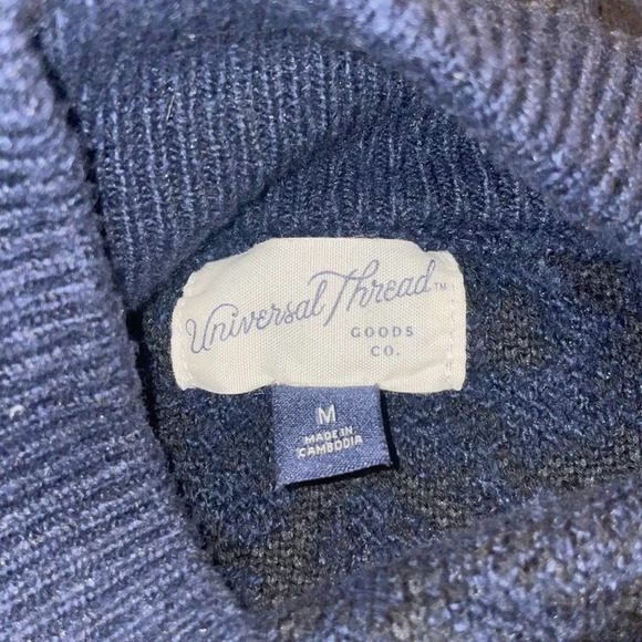 Universal Thread Women’s Blue Cheetah Print Sweater Size Medium - Picture 4 of 8